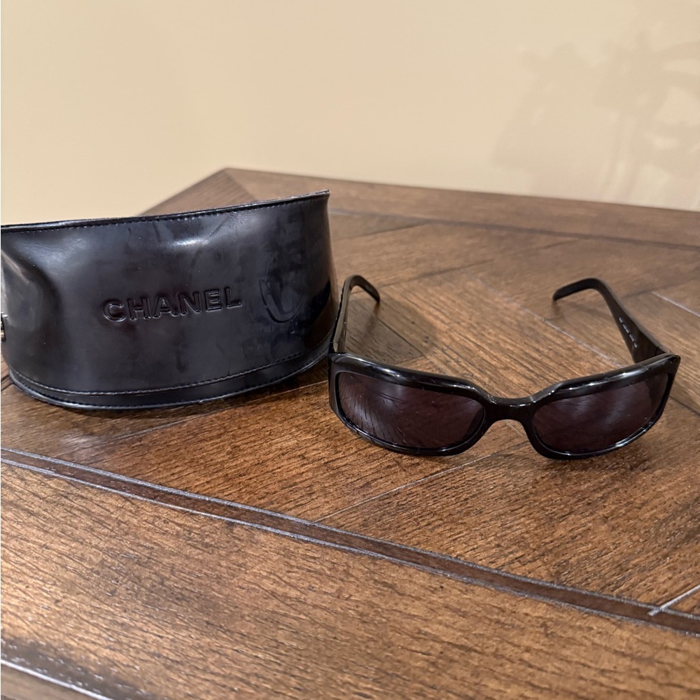 Authentic CHANEL 5097 sunglasses